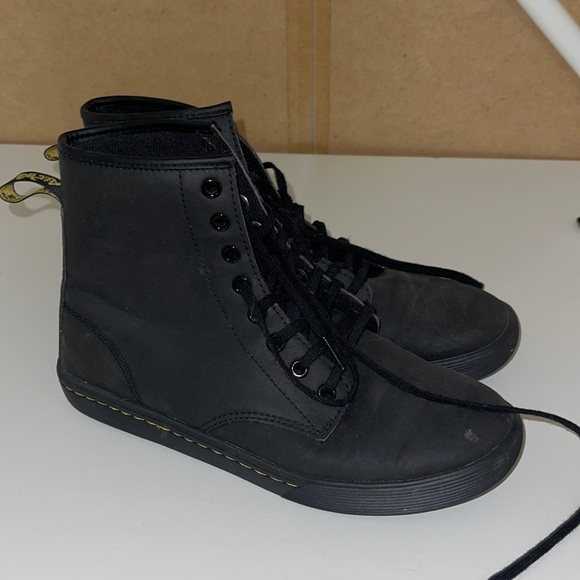 Dr. Martens Shoes - Doc Martens Sheridan size 8